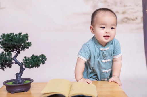 慈利宝宝爱吐奶是什么原因